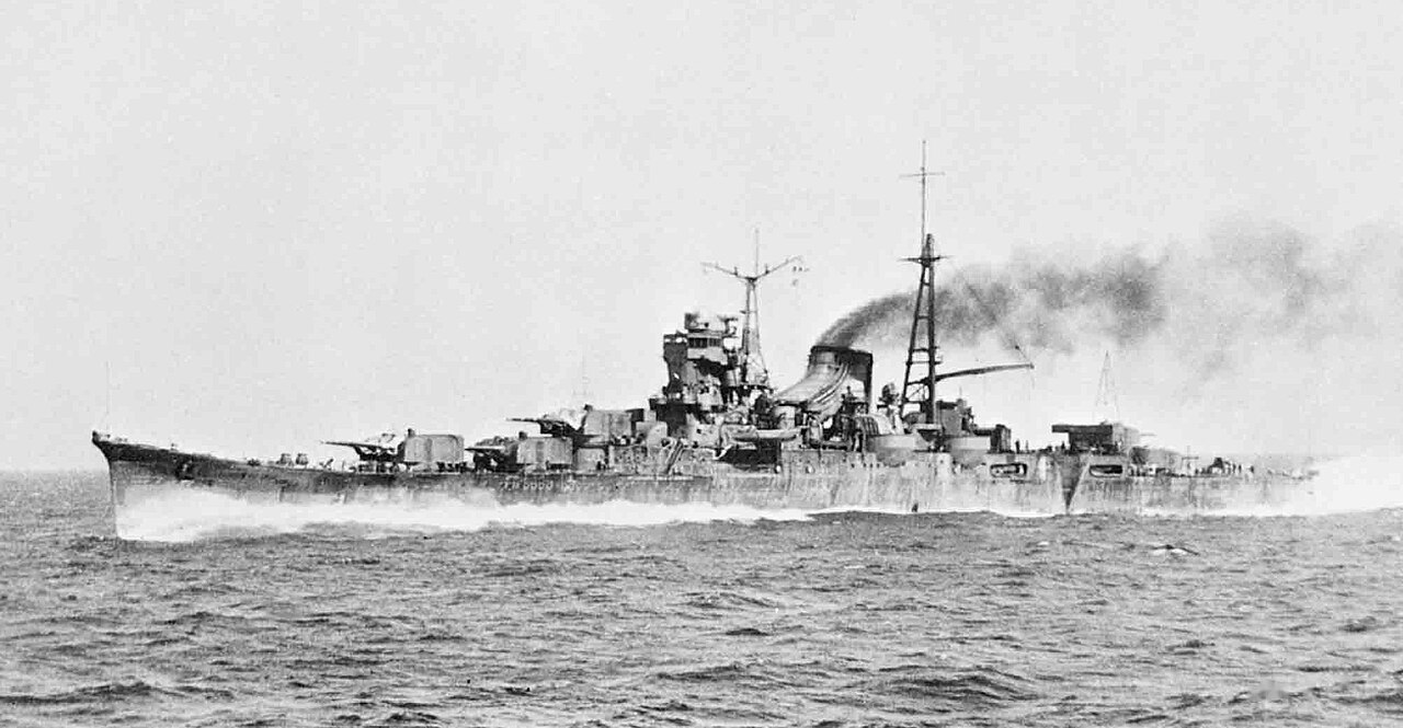 Mogami running trials in 1935.jpg